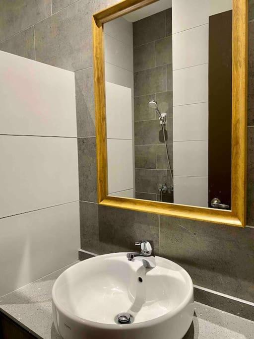 The Podium-3r2b-free 2 Parking-12 Pax-d321 Apartment