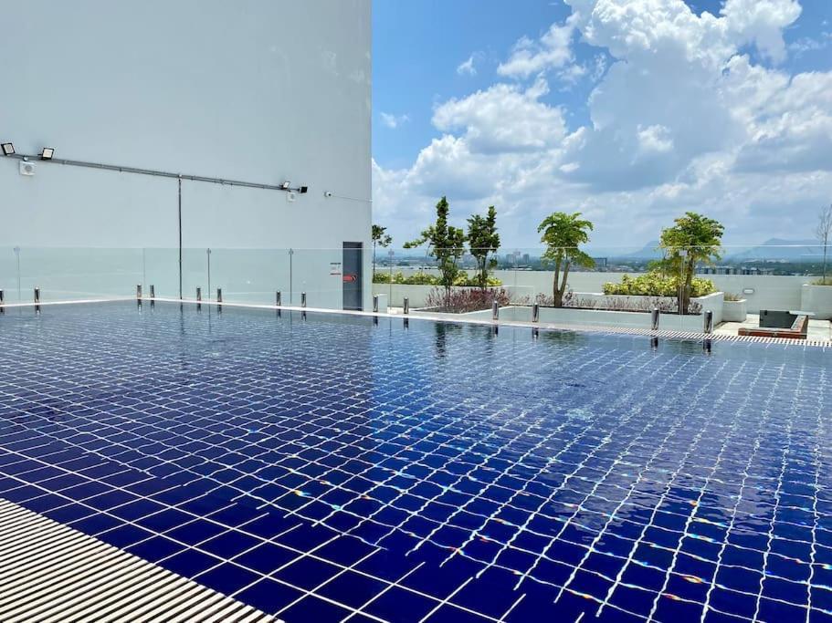 The Podium-3r2b-free 2 Parking-12 Pax-d321 Apartment Kuching