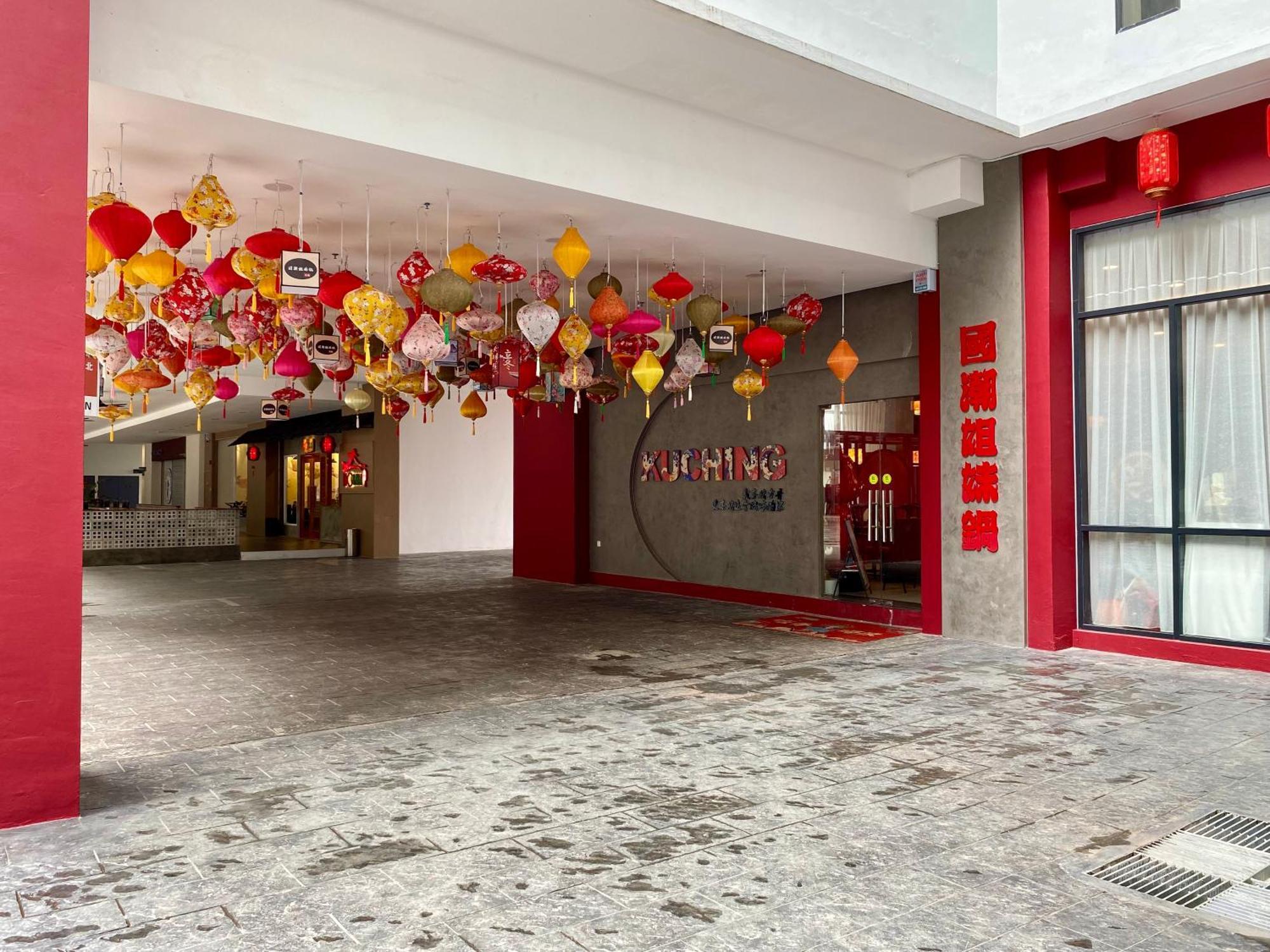 Apartment The Podium-3r2b-free 2 Parking-12 Pax-d321 Kuching
